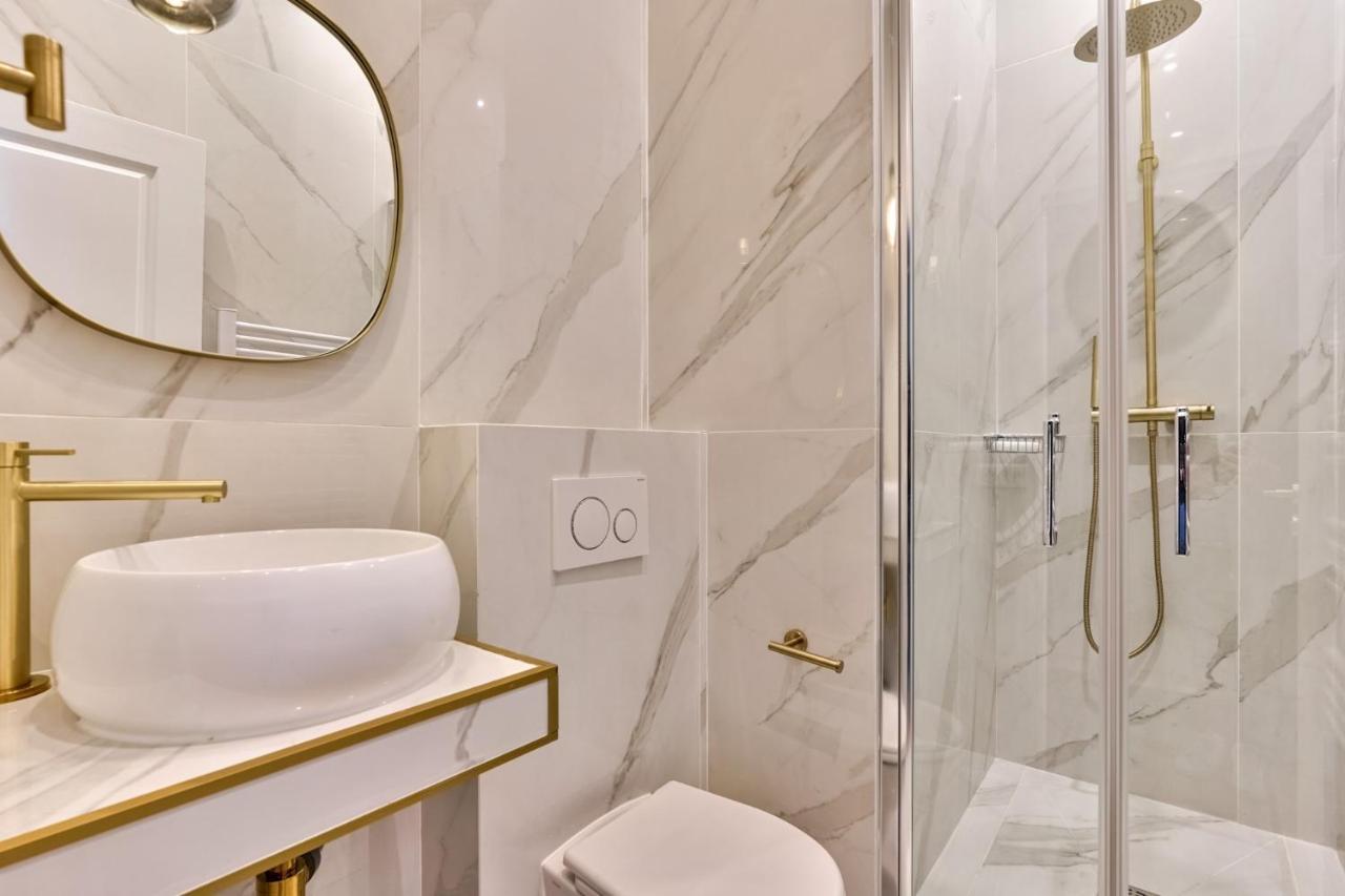 Newly Renovated ! Stunning 2br In The Heart Of 15 Parigi