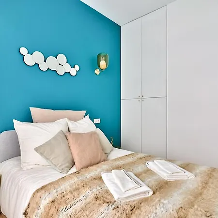 Newly Renovated ! Stunning 2br In The Heart Of 15 Parigi